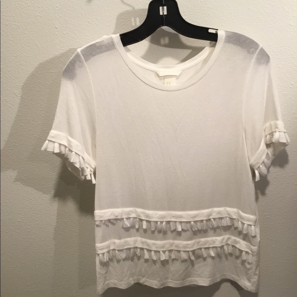 *sold*Cute white top like new
